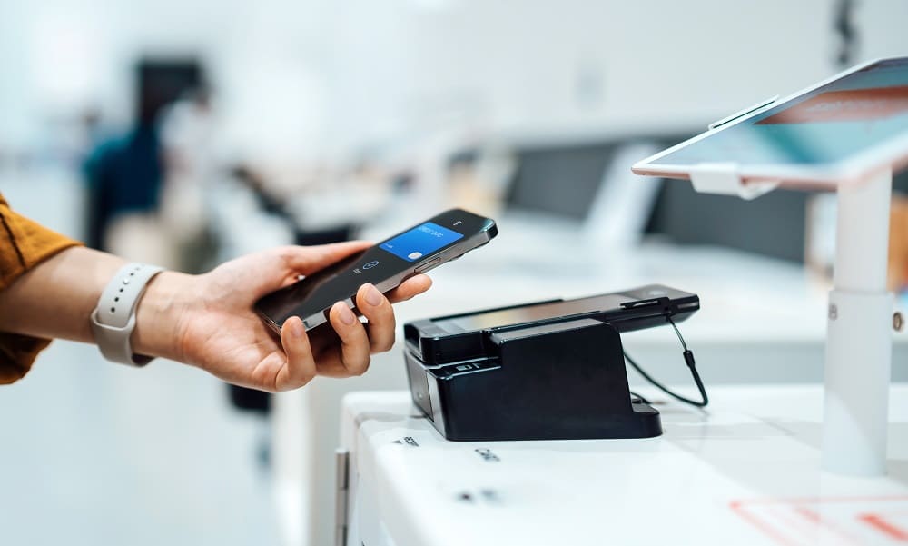 How Should Businesses Hedge Against Exchange Rate Fluctuations