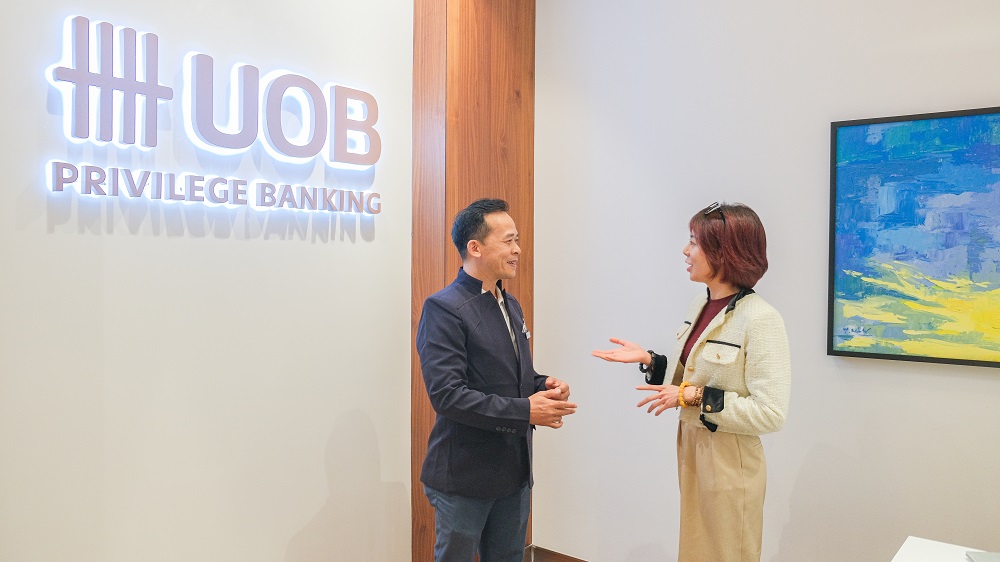 How Should Businesses Hedge Against Exchange Rate Fluctuations