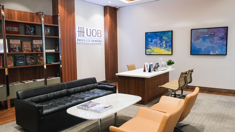 How Should Businesses Hedge Against Exchange Rate Fluctuations