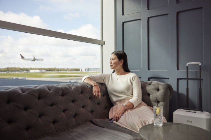/8 Complimentary Airport Lounge Visits