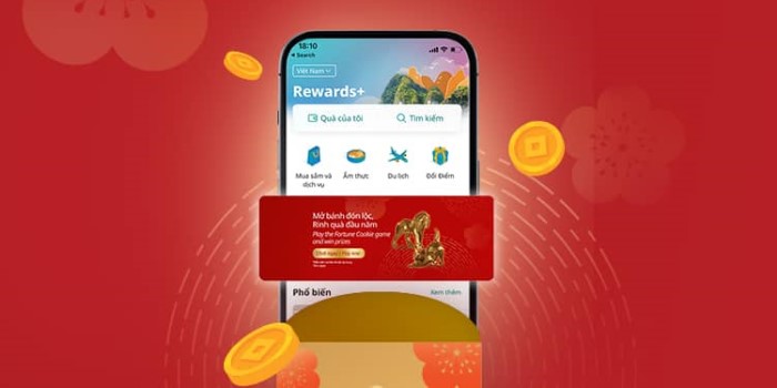 Mở bánh đón lộc cùng UOB TMRW Vietnam